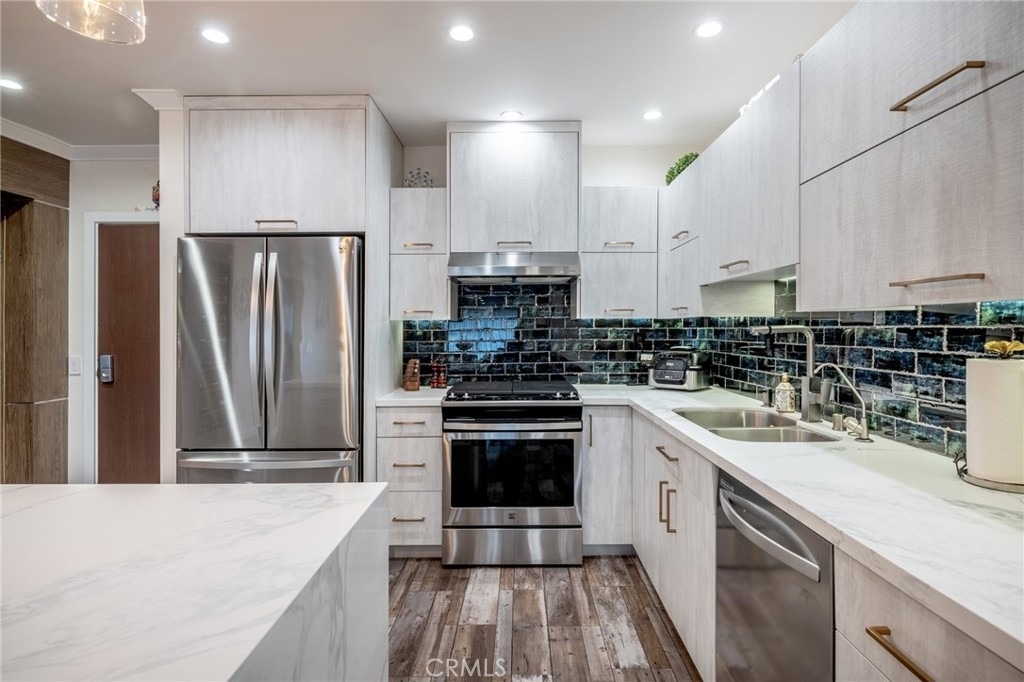 330 N Jackson Street - Photo 14