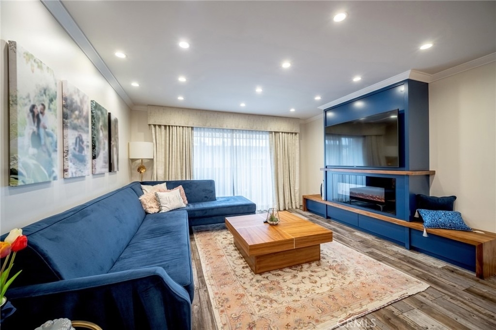 330 N Jackson Street - Photo 5