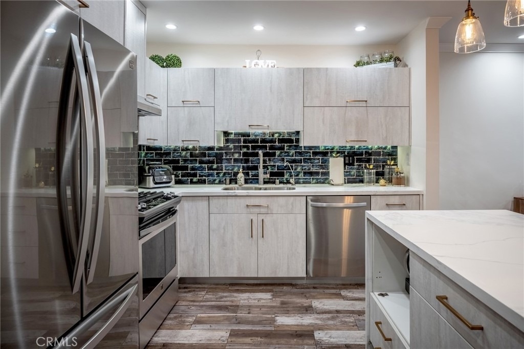 330 N Jackson Street - Photo 15