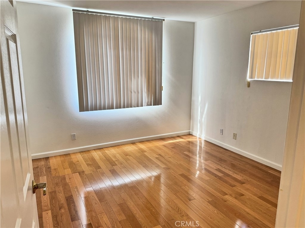 18319 Hart Street - Photo 11