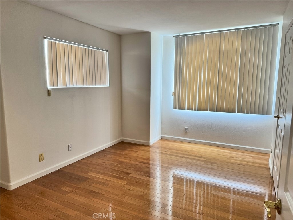 18319 Hart Street - Photo 10