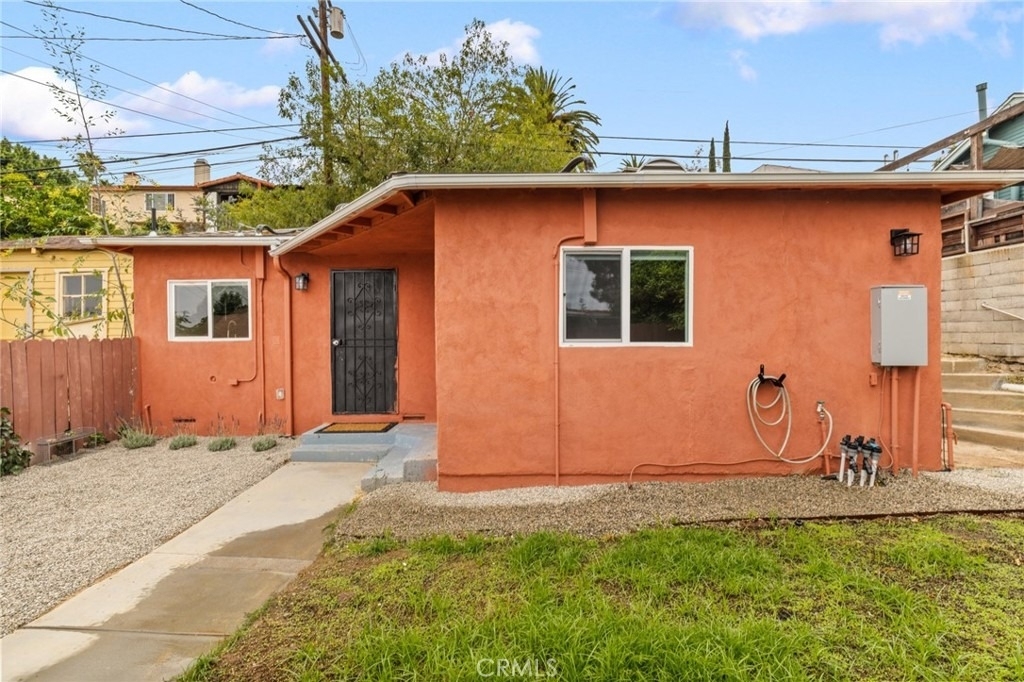 4173 York Boulevard - Photo 1