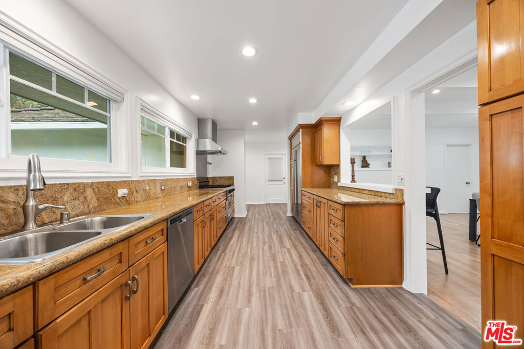 1410 Jonesboro Drive - Photo 5