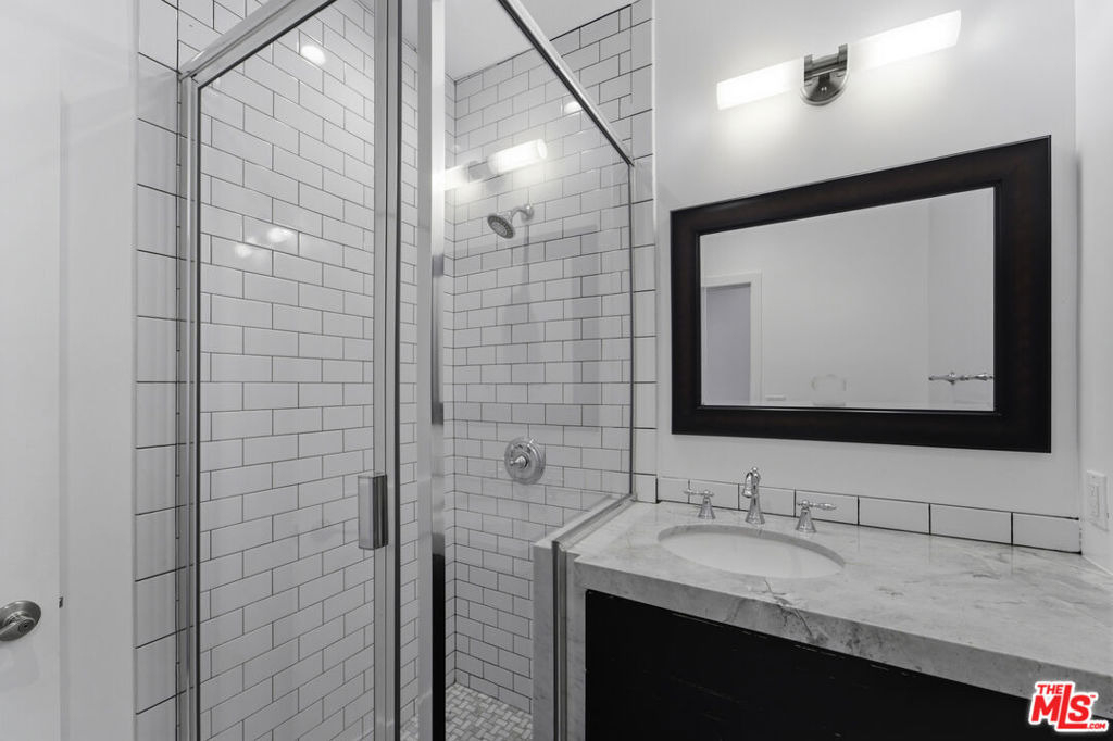 920 N Genesee Avenue - Photo 7