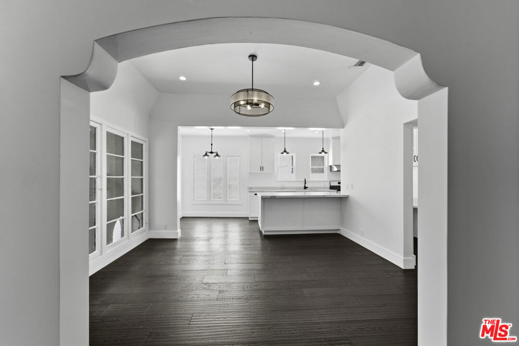 920 N Genesee Avenue - Photo 3