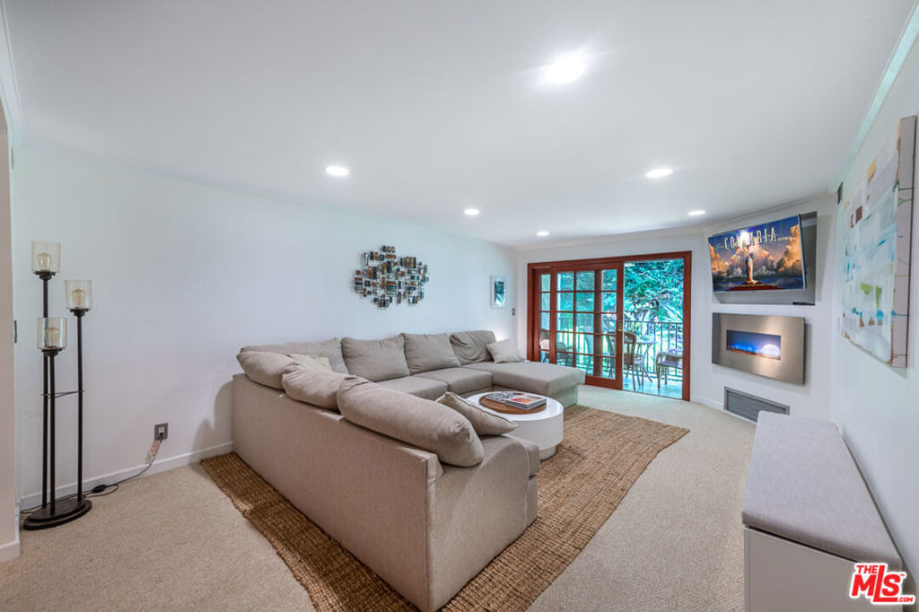 1230 Horn Avenue - Photo 4