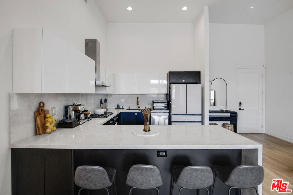 118 S Kenwood Street - Photo 3
