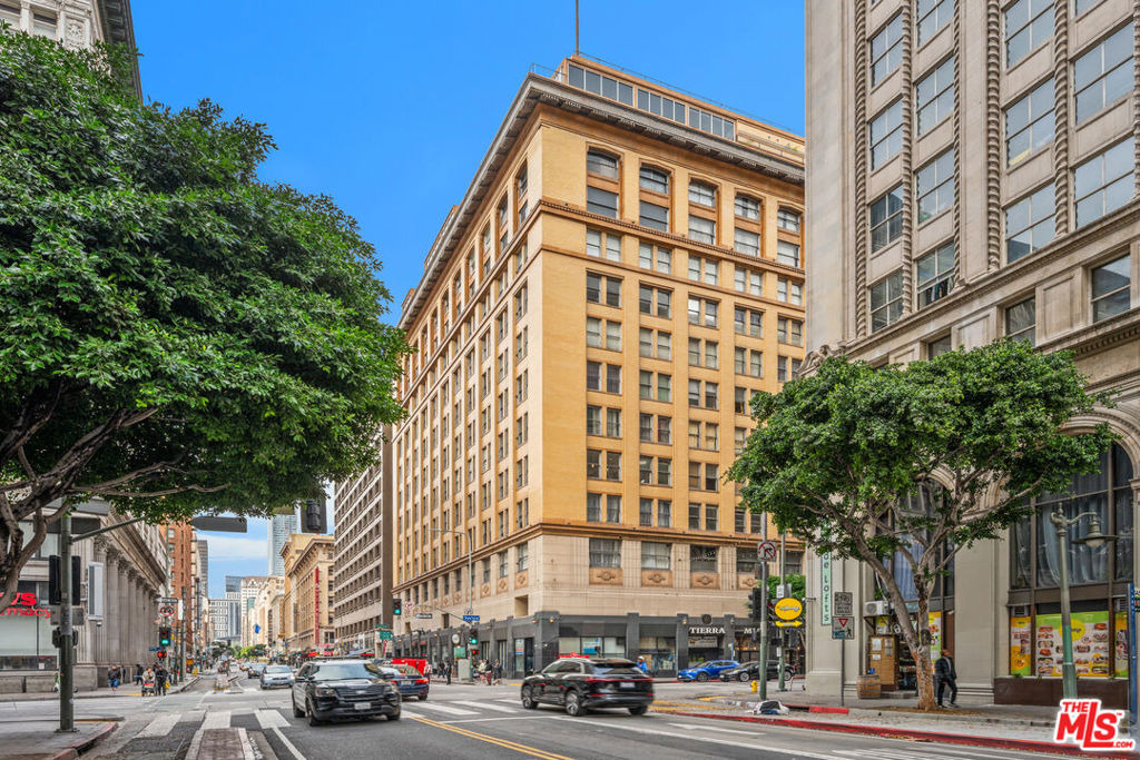 215 W 7th Street - Photo 24