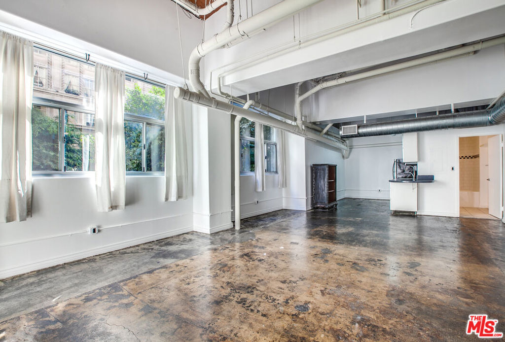 215 W 7th Street - Photo 0