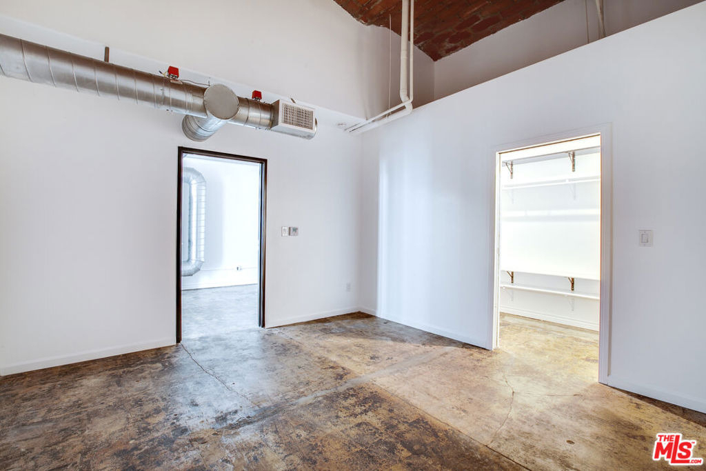 215 W 7th Street - Photo 7