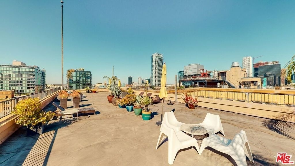 215 W 7th Street - Photo 17