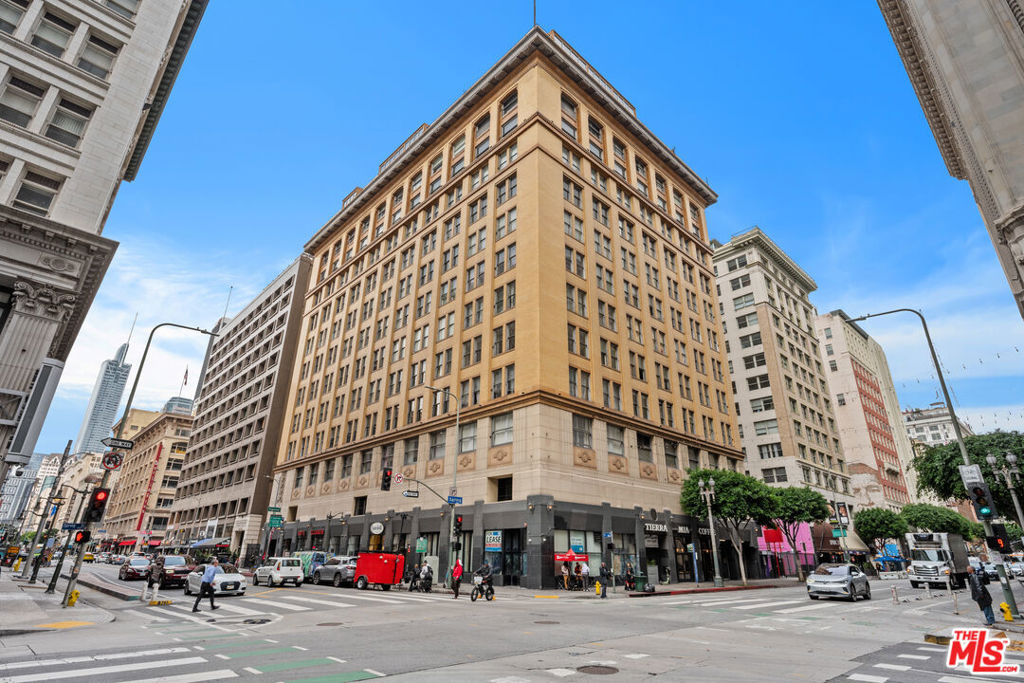 215 W 7th Street - Photo 23