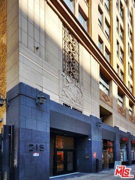 215 W 7th Street - Photo 22