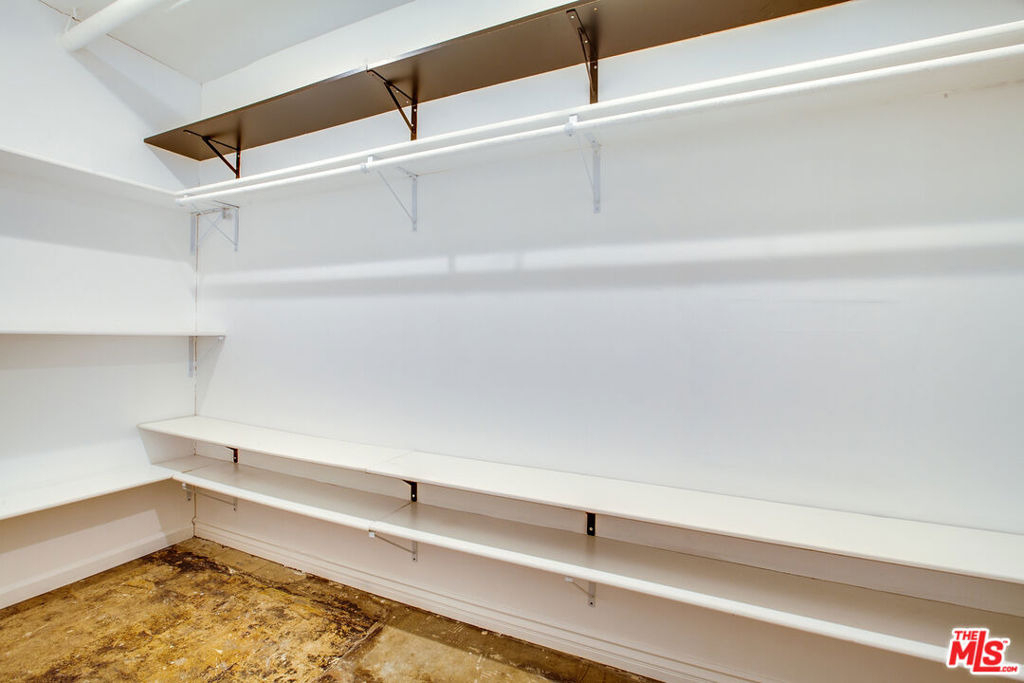 215 W 7th Street - Photo 12