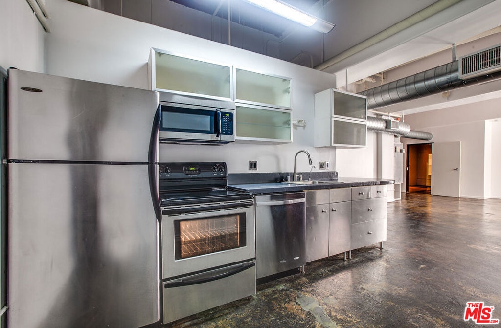 215 W 7th Street - Photo 5