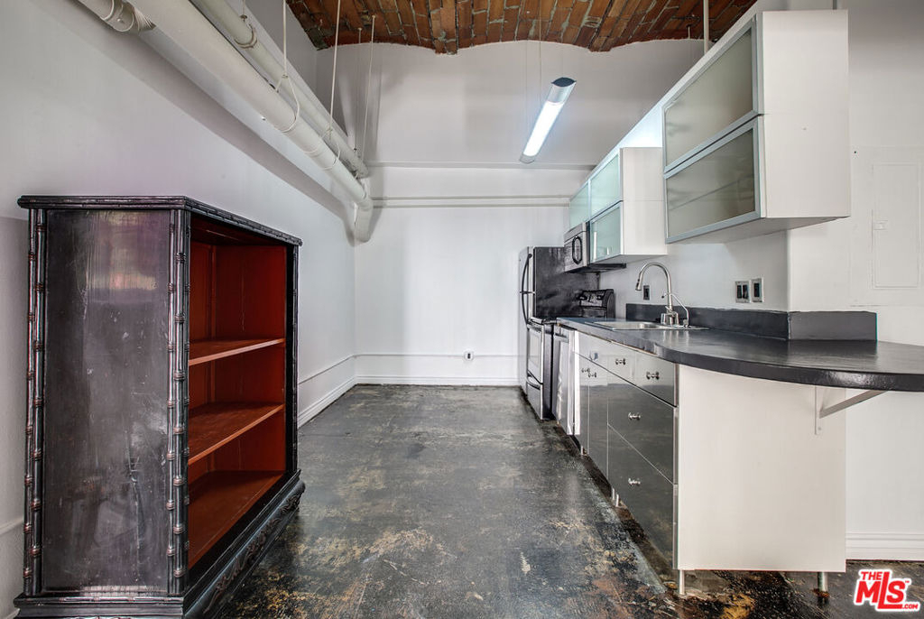 215 W 7th Street - Photo 4