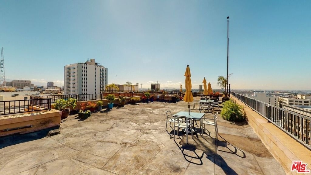 215 W 7th Street - Photo 18