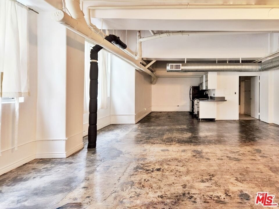 215 W 7th Street - Photo 2
