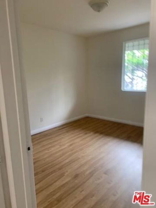 7906 S San Pedro Street - Photo 2