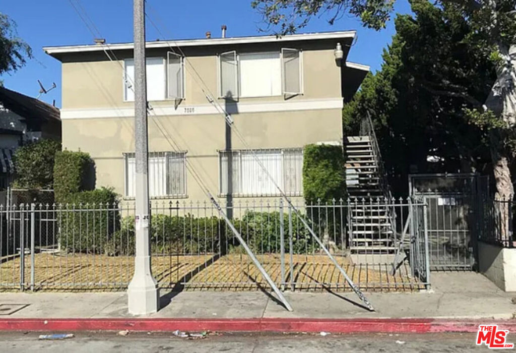 7906 S San Pedro Street - Photo 1