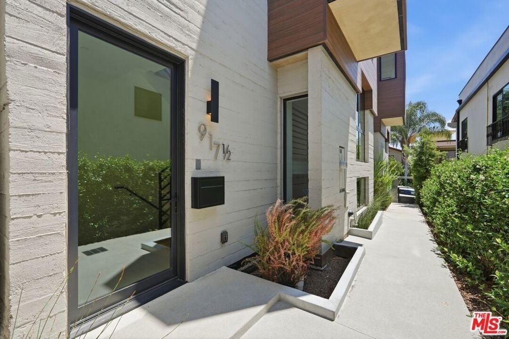 917 Hilldale Avenue - Photo 3