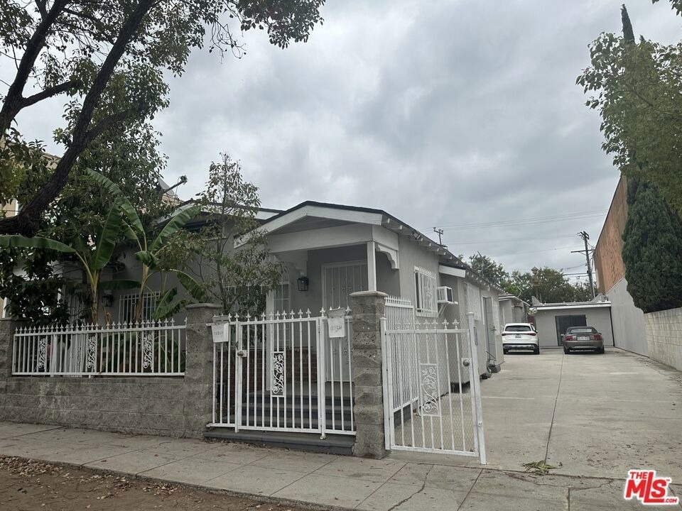 1116 N Ardmore Avenue - Photo 0