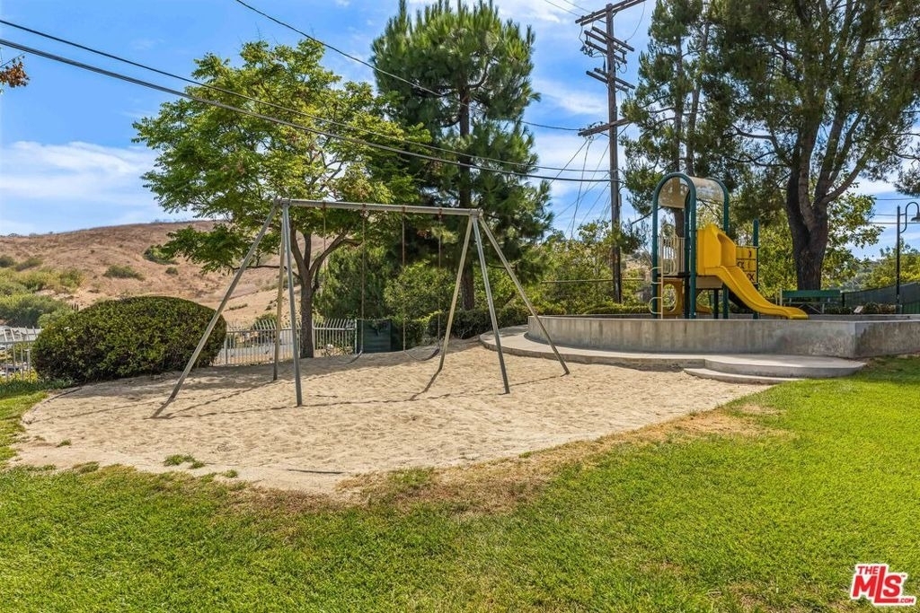 4755 Templeton Street - Photo 41