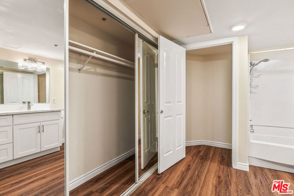 4755 Templeton Street - Photo 25