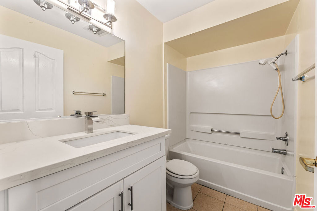 4755 Templeton Street - Photo 5