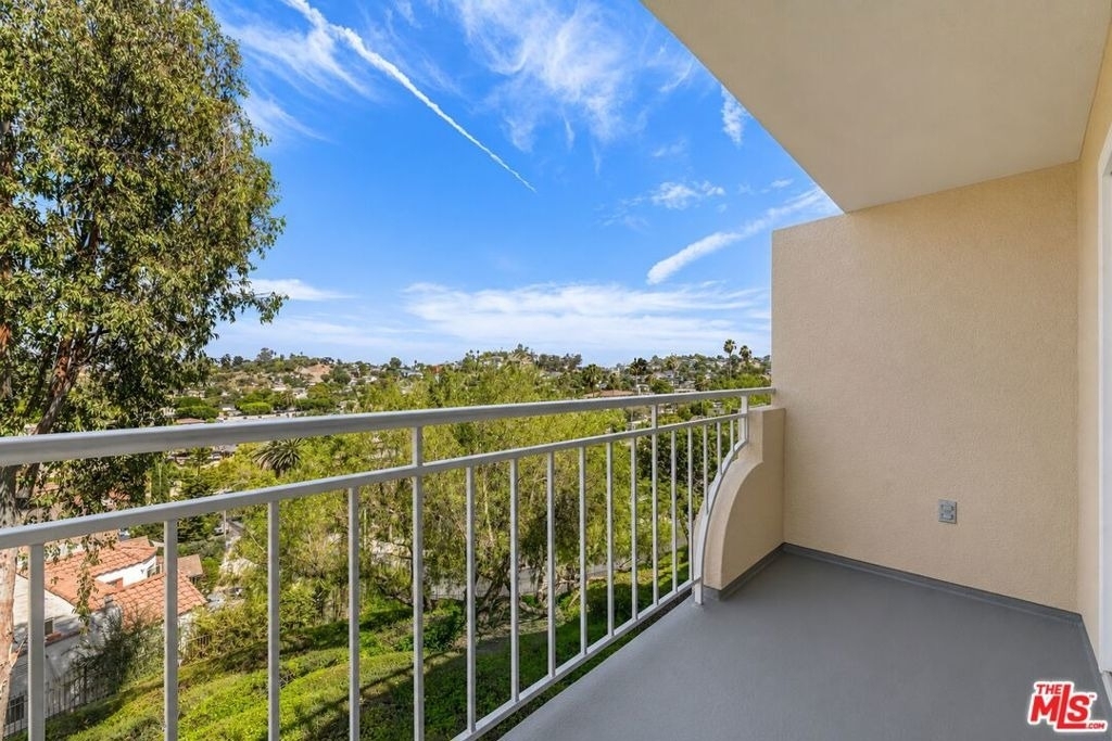 4755 Templeton Street - Photo 28