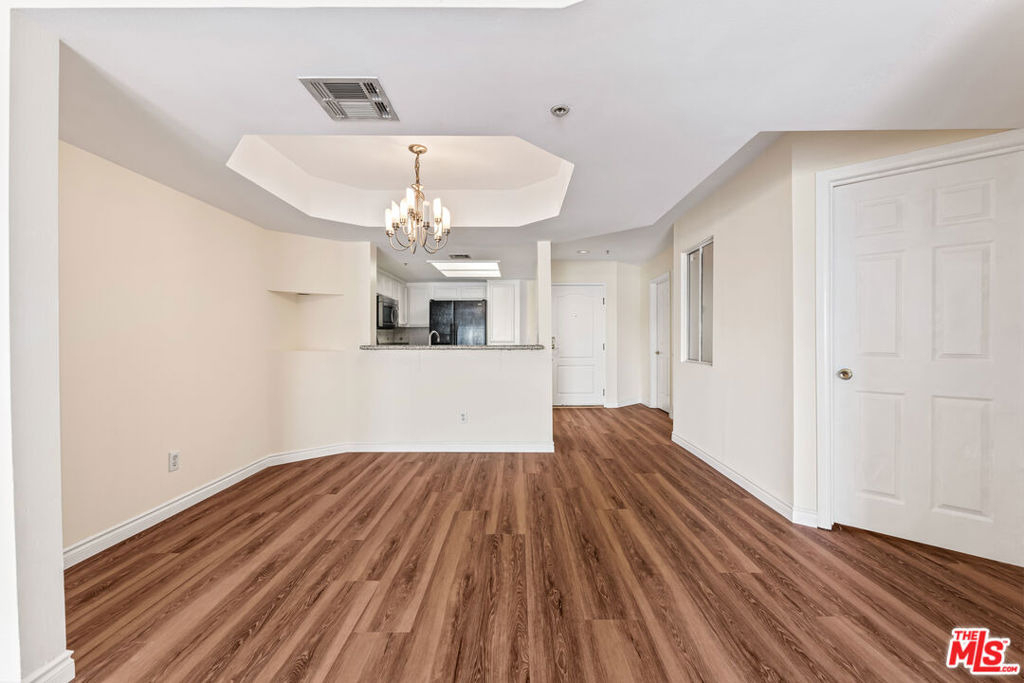 4755 Templeton Street - Photo 10
