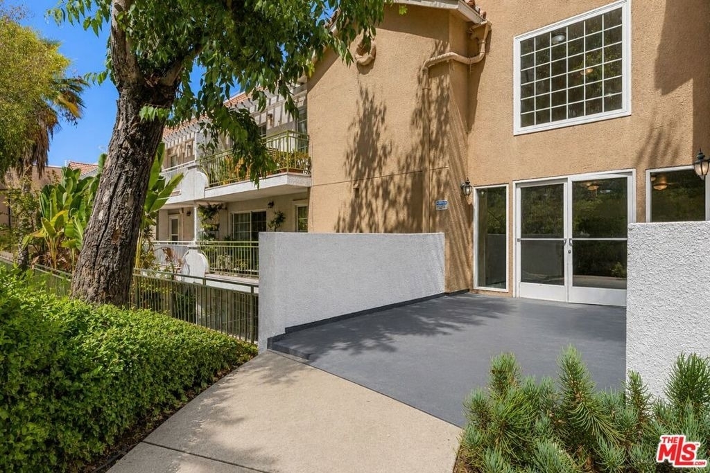 4755 Templeton Street - Photo 33