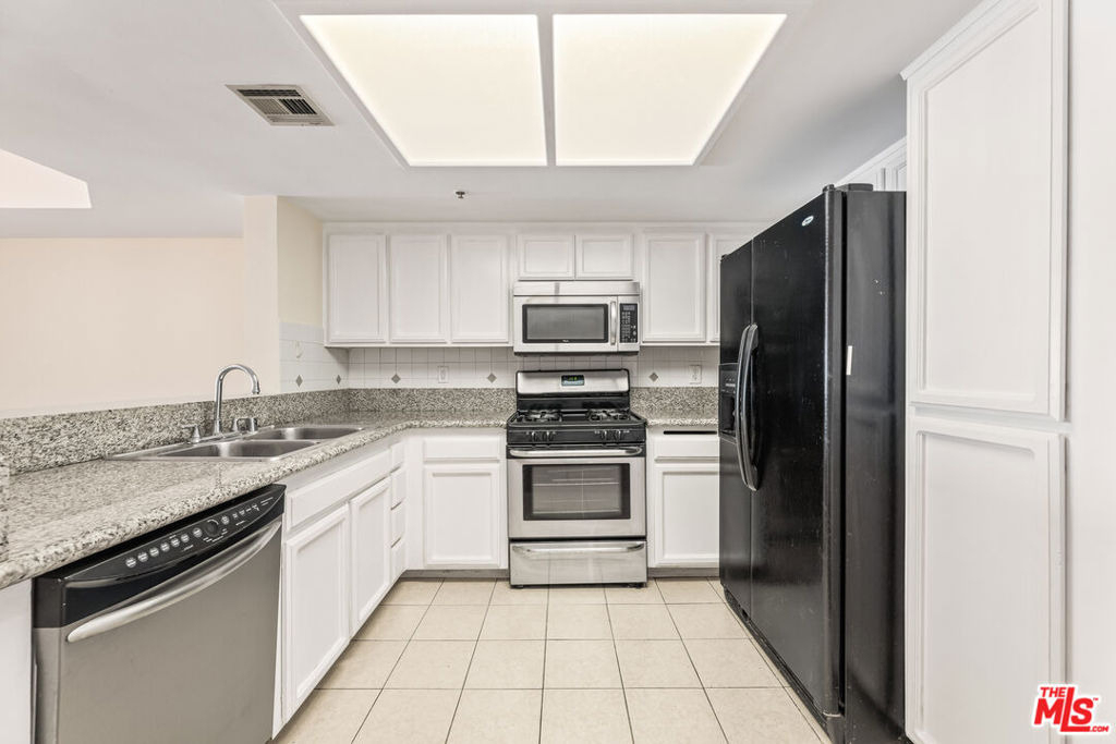 4755 Templeton Street - Photo 2