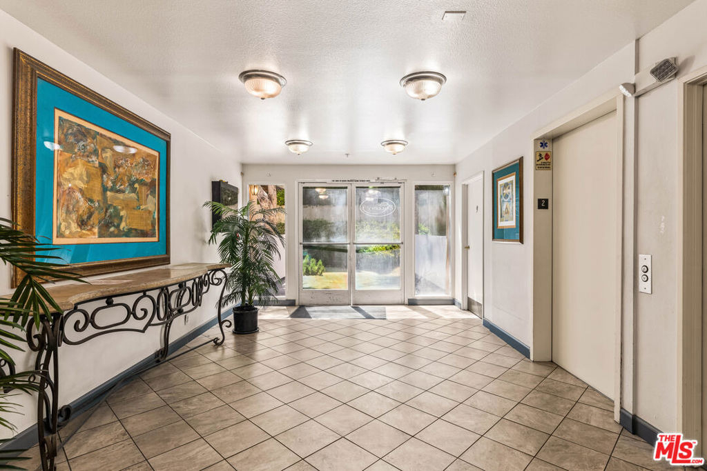 4755 Templeton Street - Photo 32