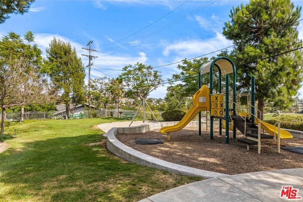 4755 Templeton Street - Photo 40