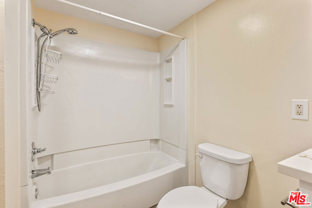 4755 Templeton Street - Photo 27