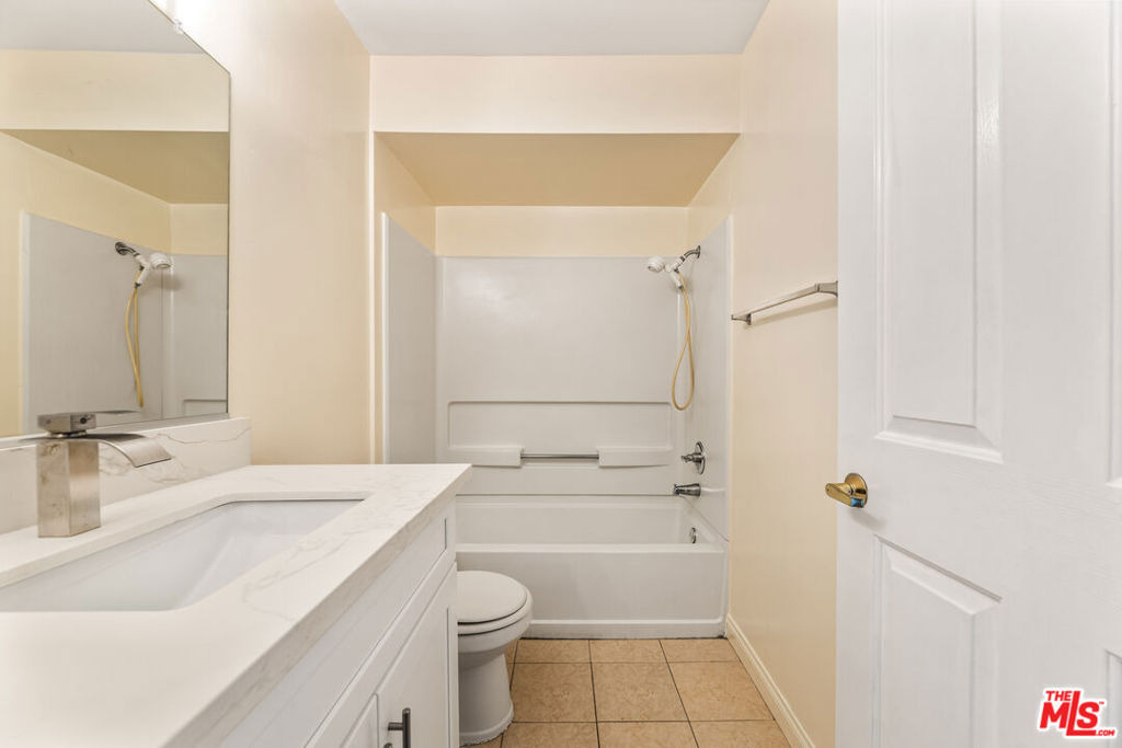 4755 Templeton Street - Photo 6
