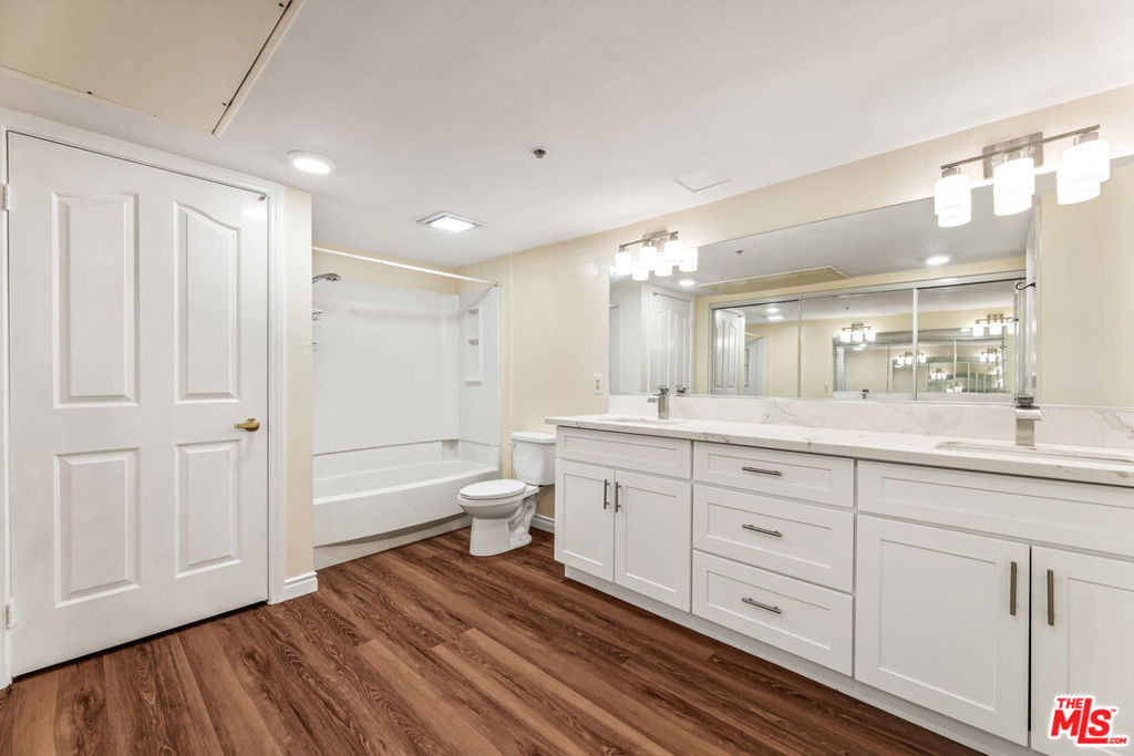 4755 Templeton Street - Photo 26