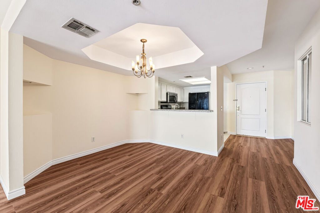 4755 Templeton Street - Photo 9