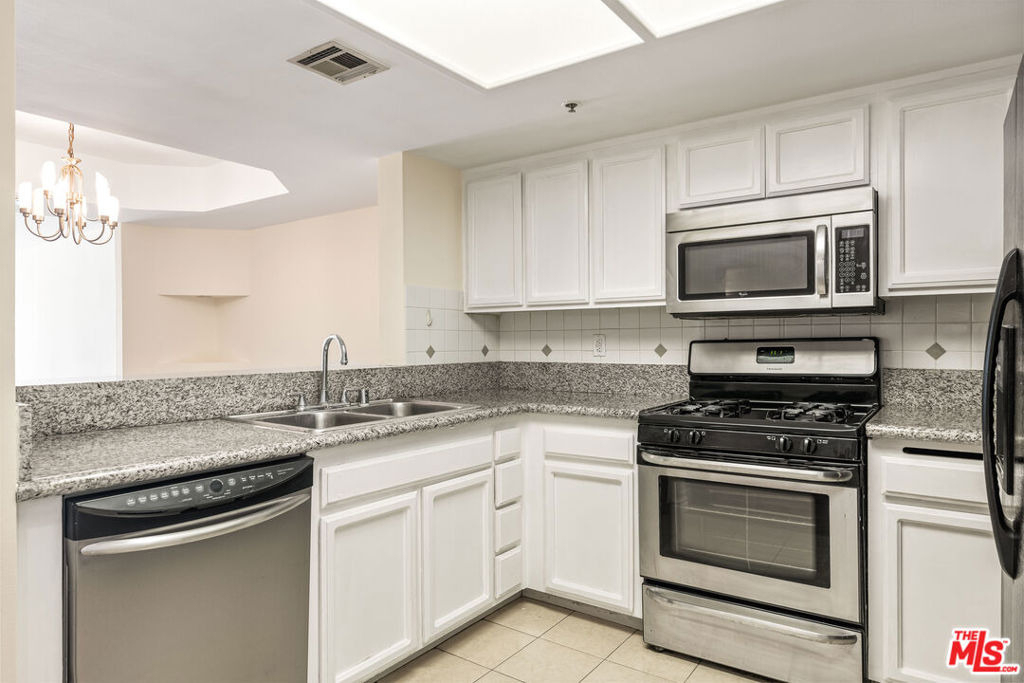 4755 Templeton Street - Photo 3