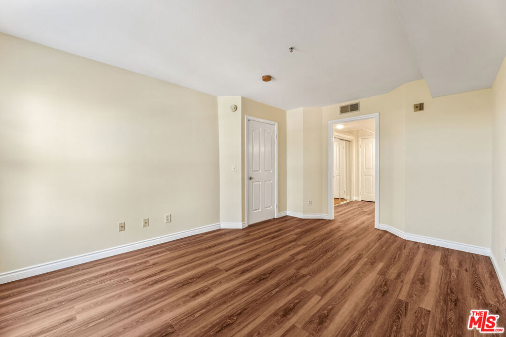 4755 Templeton Street - Photo 23