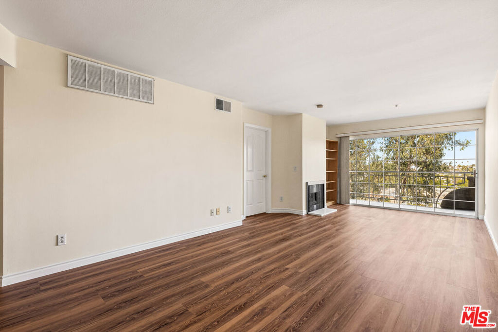 4755 Templeton Street - Photo 17