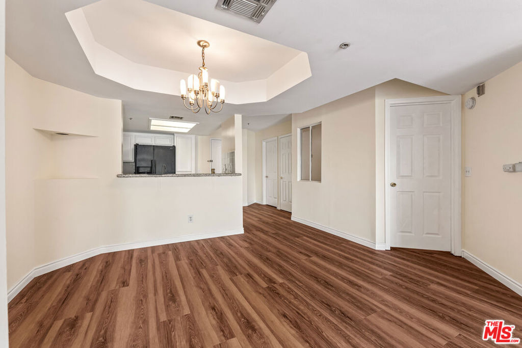 4755 Templeton Street - Photo 11