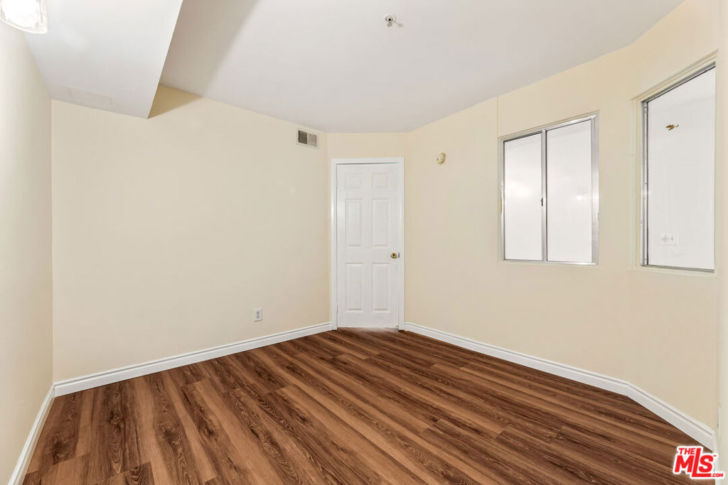 4755 Templeton Street - Photo 15