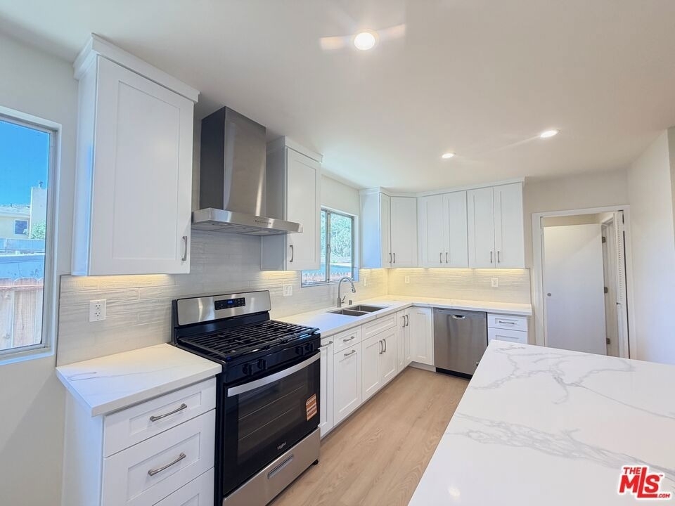 2000 San Ysidro Drive - Photo 3