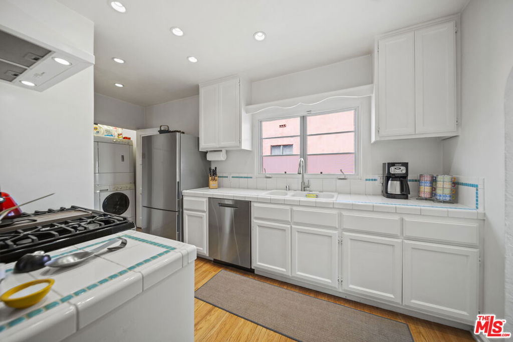 837 N Harper Avenue - Photo 9