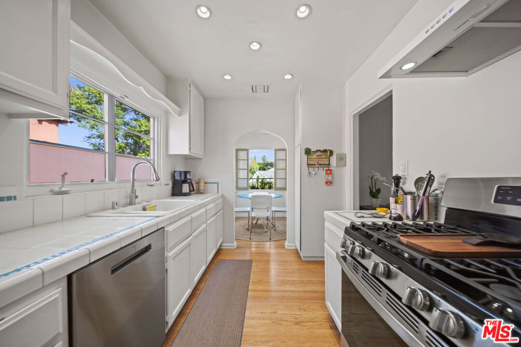 837 N Harper Avenue - Photo 11