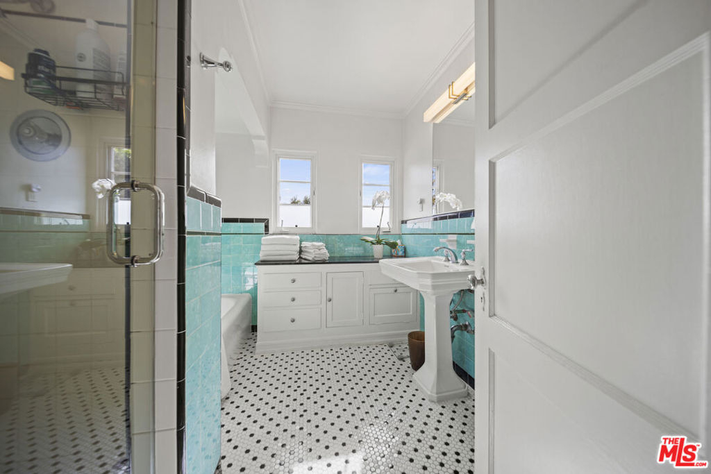 837 N Harper Avenue - Photo 26