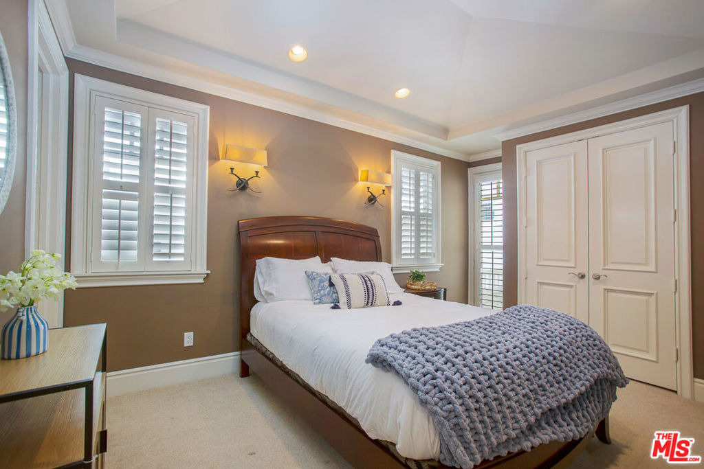 421 E Edgewater Avenue - Photo 53