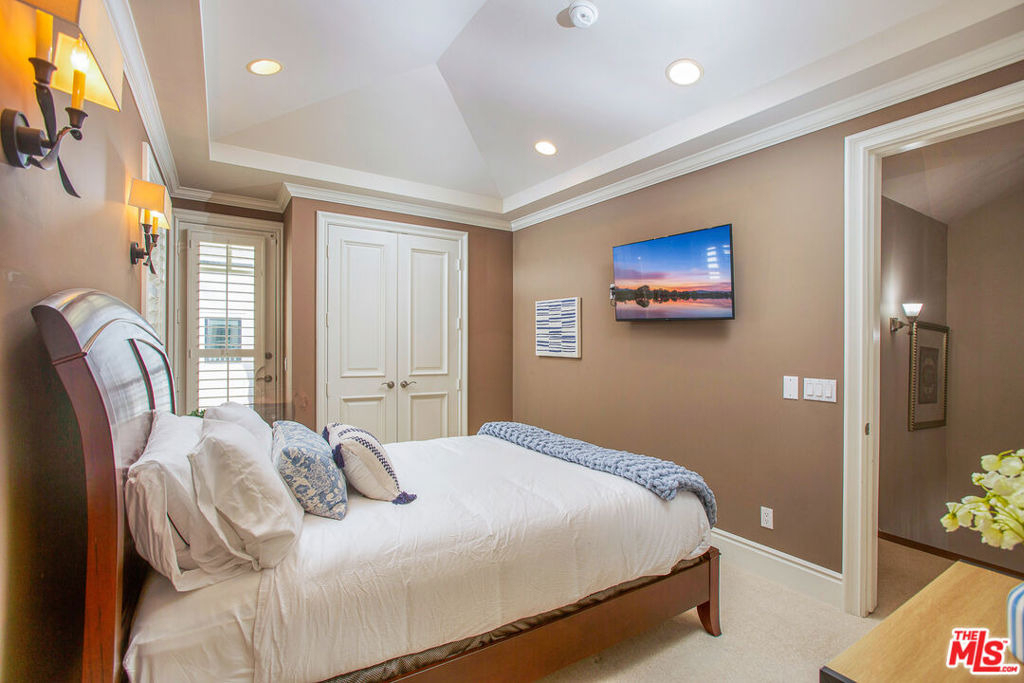 421 E Edgewater Avenue - Photo 52
